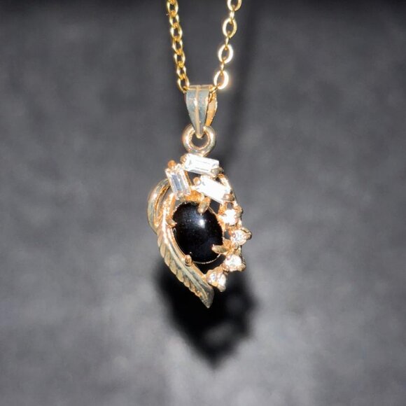 Vintage ONYX Pendant Necklace, Dolphin Ore 18K Gold Electroplate - Picture 3 of 8